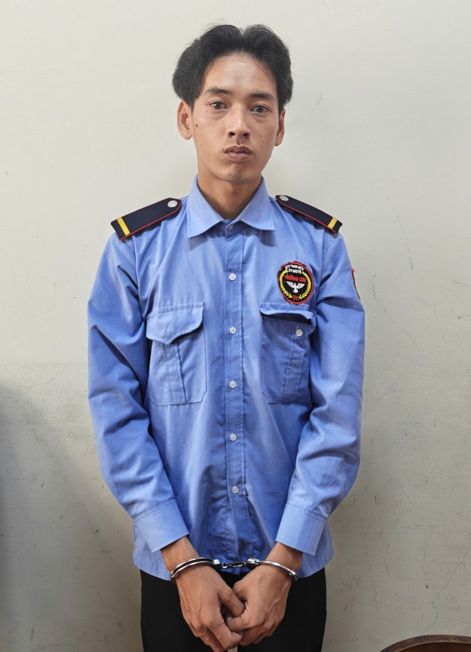 Bắt đối tượng siết cổ anh em họ đến chết bằng dây thừng